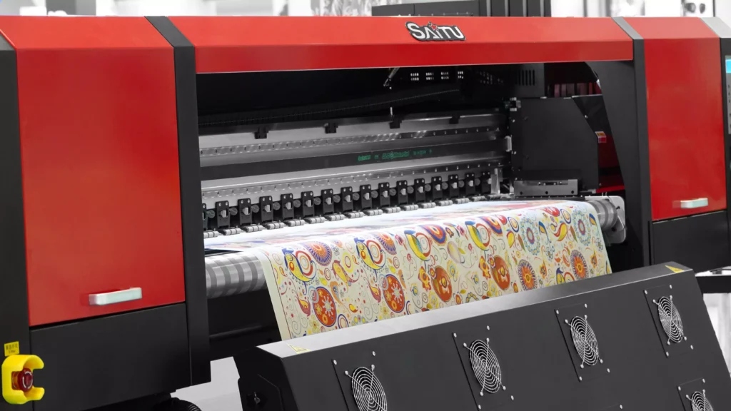 Süblimasyon baskı makinesi — dijital tekstil üretiminde canlı renk geçişleri, net detaylar ve uzun ömürlü baskı kalitesi sağlayan profesyonel sistem.